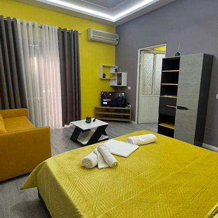 Algen Room'S Berat Exteriör bild