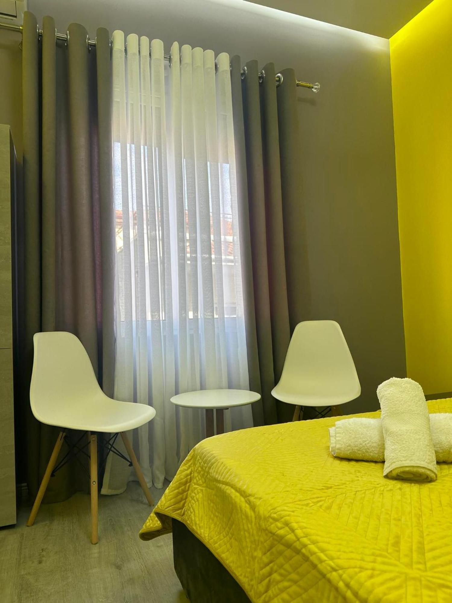 Algen Room'S Berat Exteriör bild