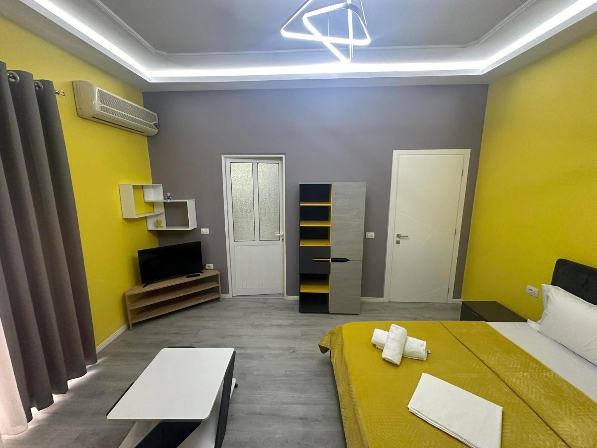 Algen Room'S Berat Exteriör bild