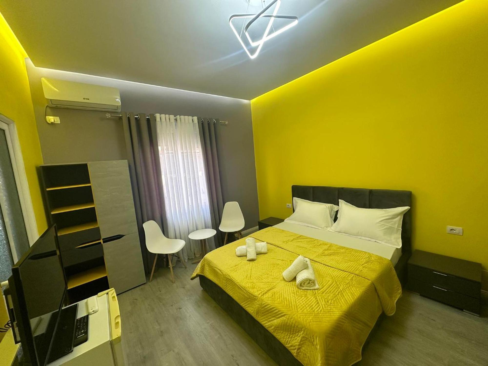 Algen Room'S Berat Exteriör bild