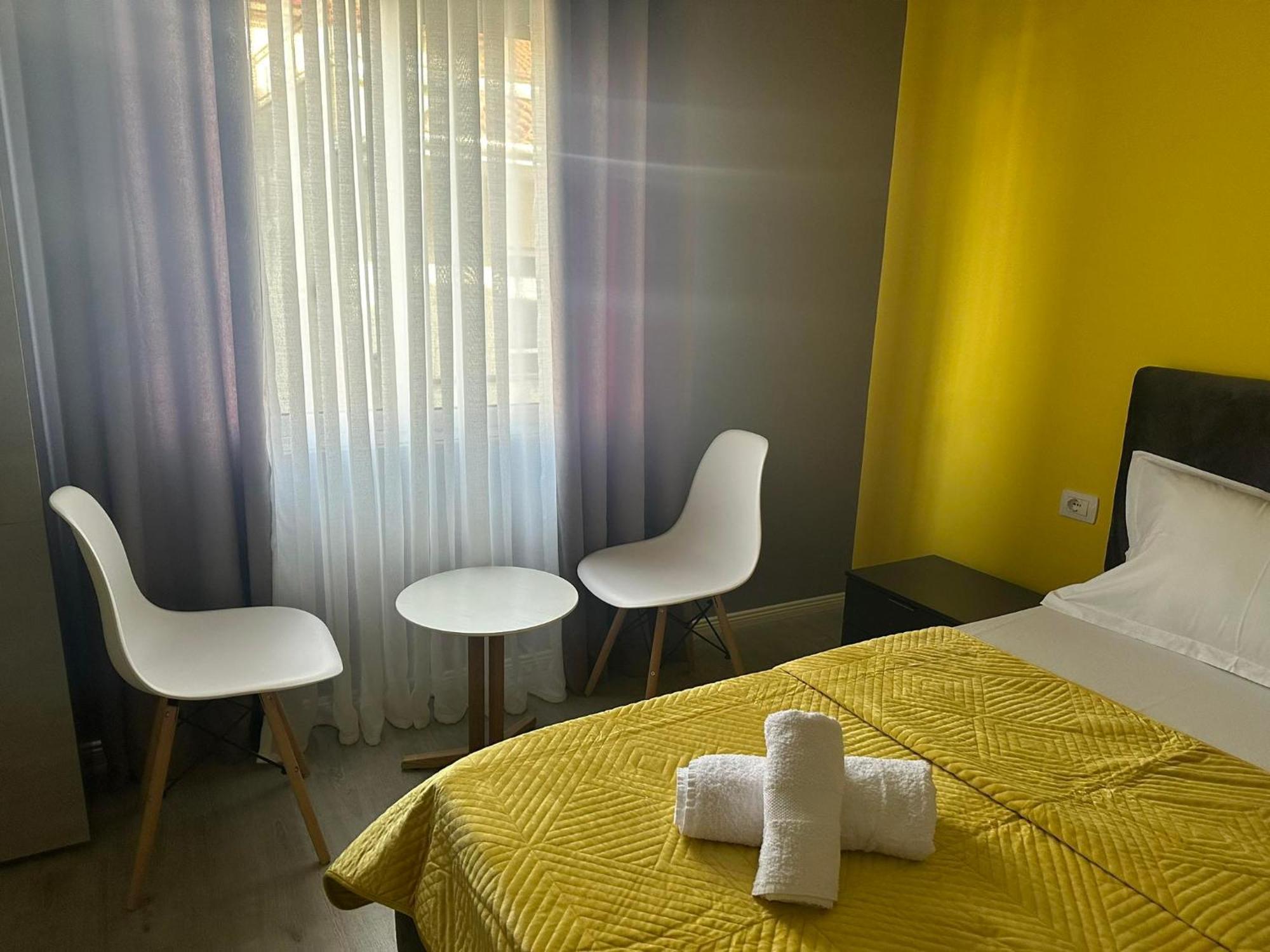 Algen Room'S Berat Exteriör bild